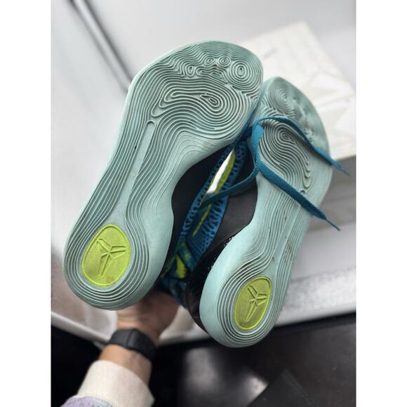Size 10 Kobe 9 Elite Perspective 630847-400 main image 5